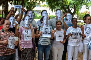 اعتقال 90 معارضاً كوبياً كانوا يضعون أقنعة تمثل وجه أوباما