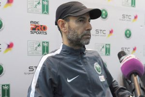 البدين يتابع لاعبي السوبر في لندن لاختيار قائمة الأخضر