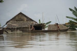 ميانمار تجلي الآلاف في أسوأ فيضانات تجتاح البلاد منذ عقود