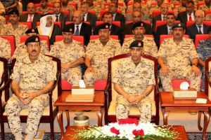 القائد العام ينيب رئيس هيئة الأركان لافتتاح دورتي الدفاع الوطني والقيادة