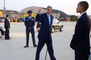 كيري يصل كوبا في أول زيارة من نوعها منذ 70 عاماً