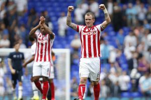 بطولة انكلترا: توتنهام يكتفي بالتعادل وفوز سهل لايفرتون