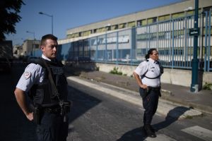 إصابة شرطي فرنسي في إطلاق نار قرب باريس