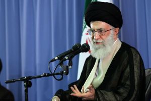 خامنئي: الاتفاق النووي إذ أقر لن يفتح البلاد أمام النفوذ الأمريكي