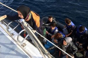 تركيا تعلن إنقاذ نحو 18 ألف مهاجر في البحر خلال شهر