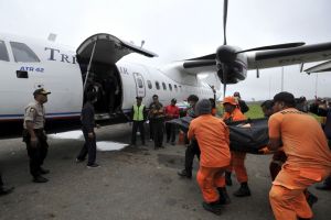 بدء عملية انتشال جثث ضحايا تحطم الطائرة الاندونيسية