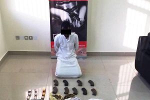 الكويت: القبض على 3 مواطنين بحوزتهم أسلحة وكميات كبيرة من الذخائر غير المرخصة