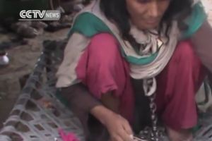 رجل يبيع زوجته مقابل 489 دولاراً