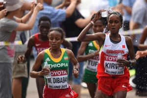 الاثيوبية ديبابا تفوز بماراثون السيدات والبحرين تنال برونزية
