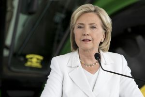 الخارجية الأميركية تنشر آلاف من رسائل كلينتون وتفرض السرية على مئة منها