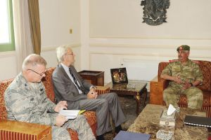 سمو رئيس الحرس الوطني يستقبل السفير الأمريكي