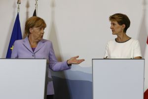 ميركل: اتفاق فرنسي ألماني على حصص ملزمة لاستقبال اللاجئين