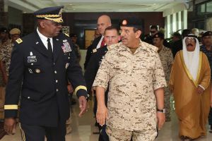 القائد العام لقوة الدفاع يستقبل قائد القيادة المركزية الأميريكة