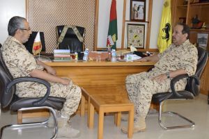 القائد العام يتفقد وحدات قوة الدفاع ويطلع على الجهوزية العسكرية