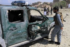 إصابة 8 أشخاص في تفجير انتحاري وسط أفغانستان