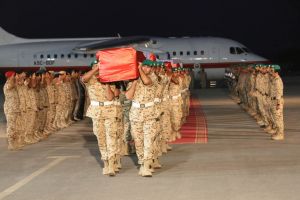 وزير الخارجية ونظيره السعودي يتبادلان التعازي في استشهاد جنود البحرين والسعودية