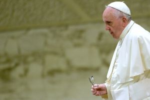 البابا يدعو كل رعية في أوروبا إلى استضافة عائلة من اللاجئين... ويقول: الفاتيكان سيستضيف عائلتين
