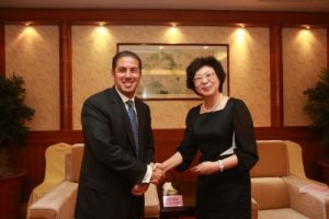 وفد الأعمال البحريني يصل الصين لزيارة مدتها 10 أيام