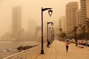 'الصحة اللبنانية': وفيتان و750 حالة اختناق جراء العاصفة الرملية