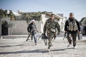 التلفزيون السوري: سقوط قاعدة جوية في يد المعارضة والقوات تنسحب 