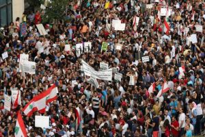 الحكومة اللبنانية توافق على خطة لحل أزمة النفايات