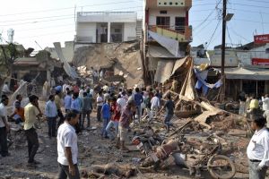 85 قتيلا على الأقل في انفجارين بمطعم في الهند