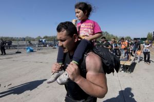 وصول 1500 لاجئ إلى النمسا وتوقعات بتدفق آلاف آخرين