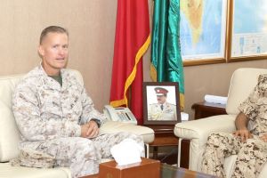 رئيس هيئة الأركان يستقبل قائد القيادة المركزية للمشاة البحرية الأميركية