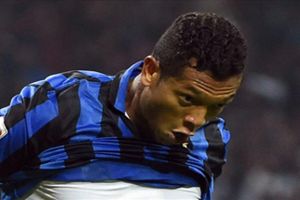 إنتر ميلان يحسم الديربي امام الجار ميلان وينفرد بصدارة الدوري الإيطالي