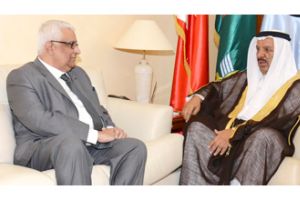 القائد العام يناقش الاهتمام المشترك مع السفير الباكستاني