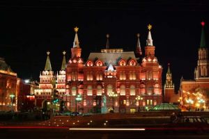 بولندا تحاول احتواء غضب الكرملين بعد ازالة تمثال جنرال سوفيتي