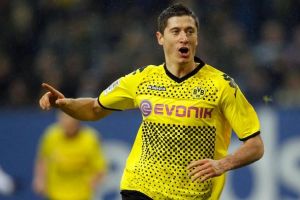 ليفاندوفسكي يحرز خمسة أهداف ويصبح صاحب أسرع ثلاثية بتاريخ الدوري الألماني