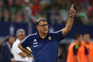 مارتينو يستدعي ديبالا ويتجاهل هيجواين قبل انطلاق تصفيات المونديال