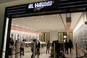 الحواج يفتتح عالم العطور في مجمع السيف بالمحرق