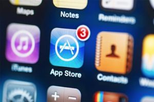 «أبل» تعتزم اتخاذ خطوات لصد الهجمات على متجر تطبيقاتها في المستقبل