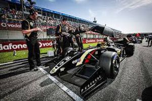 مشكلات مالية تتسبب في تأخر وصول معدات فريق لوتس إلى اليابان