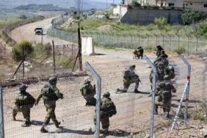 إسرائيل تعتقل 3 فلسطينيين لدى محاولتهم اجتياز السياج الامني المحيط بقطاع غزة