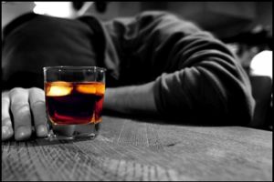 مقتل 10 أشخاص على الأقل بعد تناول خمور مسممة في الهند