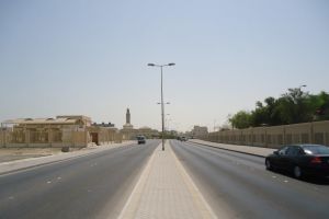 'الأشغال' تنهي رصف الطرق الترابية بمجمع 711 وتطوير شارع 23 بتوبلي