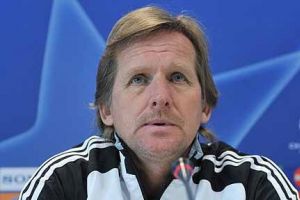 اليونان لا تزال من غير مدرب بعد فشل المفاوضات مع شوستر