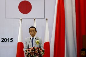 وزير مالية اليابان يدعو الصين إلى مزيد الشفافية لكي يصبح اليوان عملة دولية