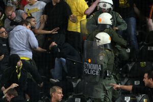 دورتموند يتوقع عقوبة مالية كبيرة بسبب شغب جماهيره