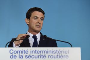 رئيس وزراء فرنسا يقول ان على موسكو 'الا تخطىء الاهداف' في سوريا