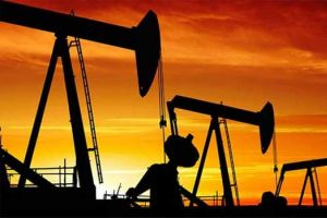 الإمارات ماضية في استثمارات النفط والغاز رغم تراجع السعر