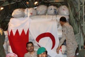 ناصر بن حمد يسلم شحنة المساعدات البحرينية الثالثة إلى الشعب اليمني