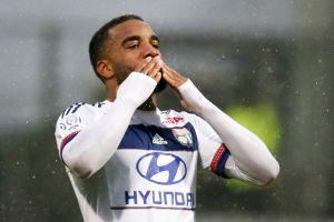 لاكازيت ينضم لتشكيلة فرنسا بدلا من المصاب نتيب