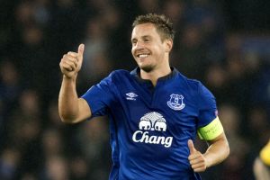 مدرب إيفرتون: جاجيلكا أفضل مدافع إنجليزي في آخر 12 شهرا