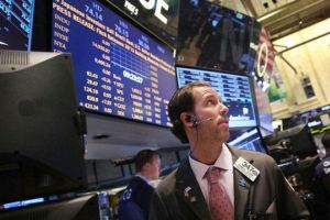 الأسهم الأميركية تفتح مرتفعة مع تضاؤل احتمالات رفع أسعار الفائدة