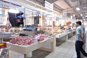 «المحرق للحوم» مغلق... وعزوف بسوق المنامة...  ودلمون للدواجن: لم نتأثر... وهبوط بأسعار الأسماك