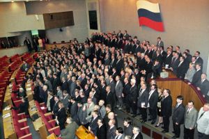 رئيس البرلمان الروسي: روسيا ستبحث توجيه ضربات جوية في العراق إذا طلب منها ذلك